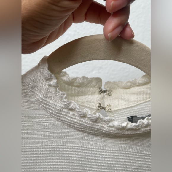 Reformation Cream Mock neck long sleeve blouse xxs
Purchased from The Real Real - Picture 12 of 14